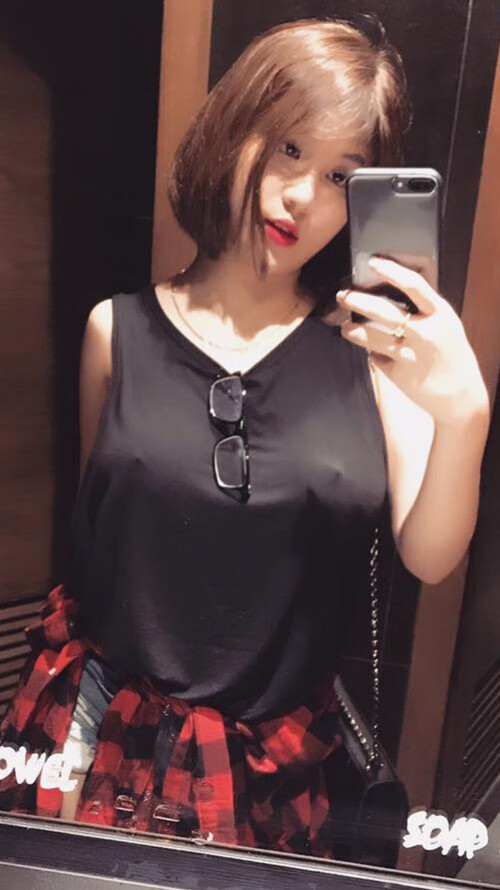 爱游戏娱乐平台-英超裁判吹罚尺度变化对比赛节奏与犯规趋势的影响，英超执法裁判