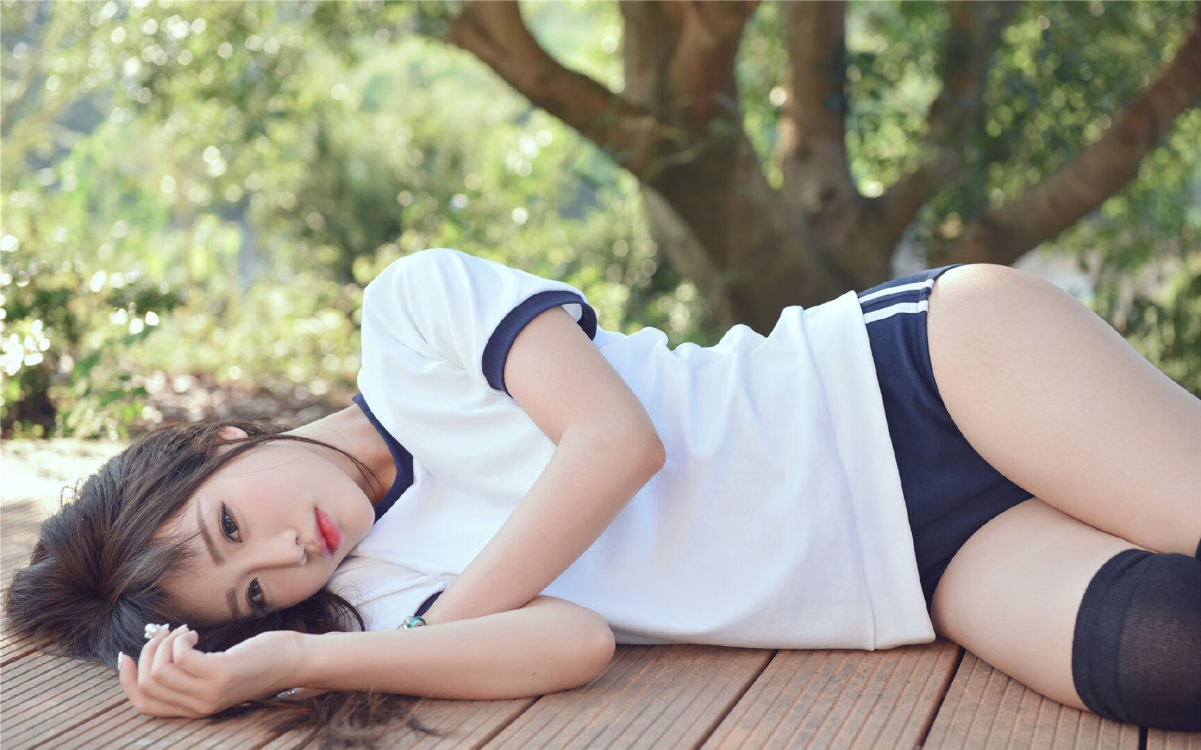 爱游戏app下载-球队是否根据球员惯用脚调整组织发起方向，持球队员