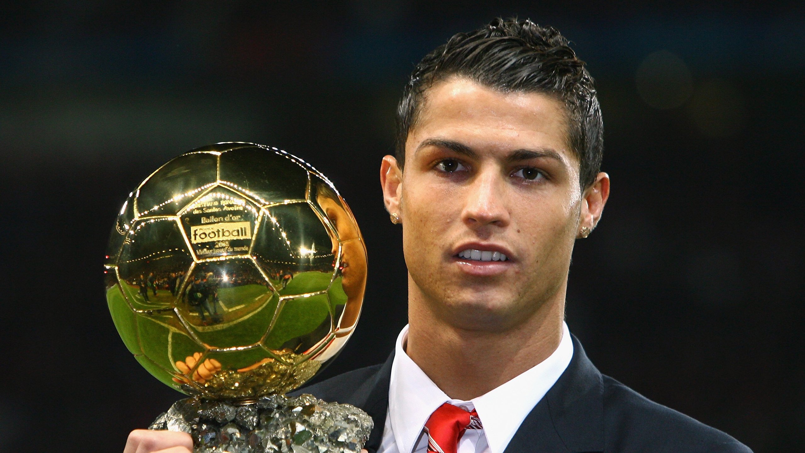 爱游戏 ayx 中国官方网站-登贝莱被评为法甲赛季最佳球员，叫登贝莱的球员